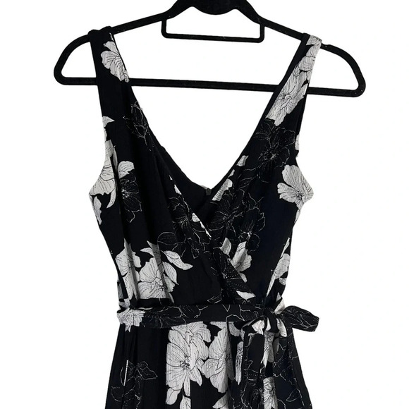 Aqua Black and White Floral Jumpsuit Size Small Draped V Neck Sleeveless Pants - Picture 3 of 10